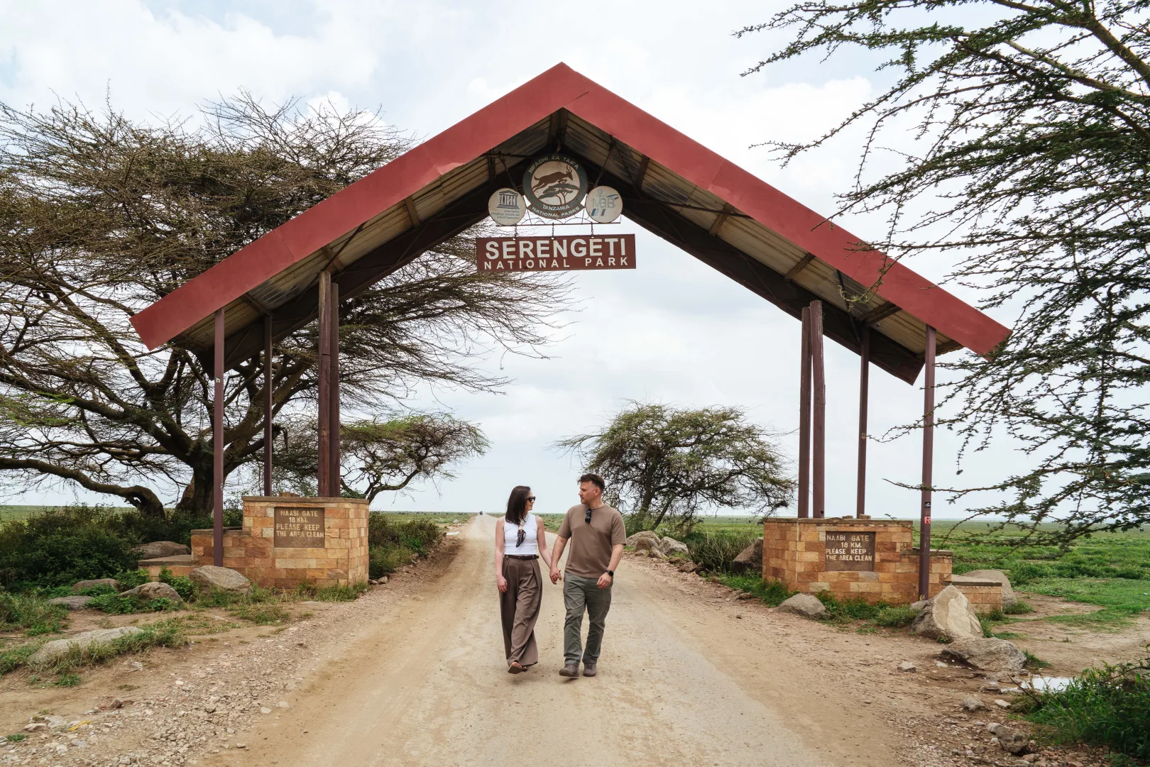 Cratère du Ngorongoro vu du bord au lever du soleil — un Eden autosuffisant